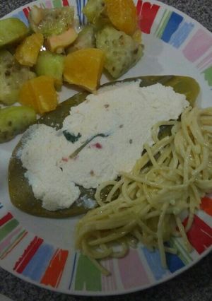 Una foto de Sopes de nopal con requesón