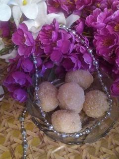 कोकोनट लड्डू (coconut Laddu Recipe in hindi) रेसिपी मुख्य फोटो