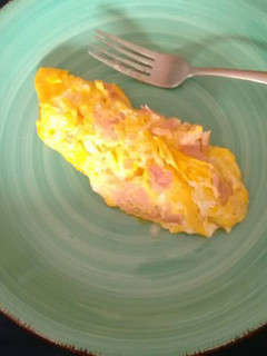 Una foto de Omelette de jamón y queso. ॐ