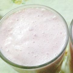 A picture of Strawberry milk shake.
