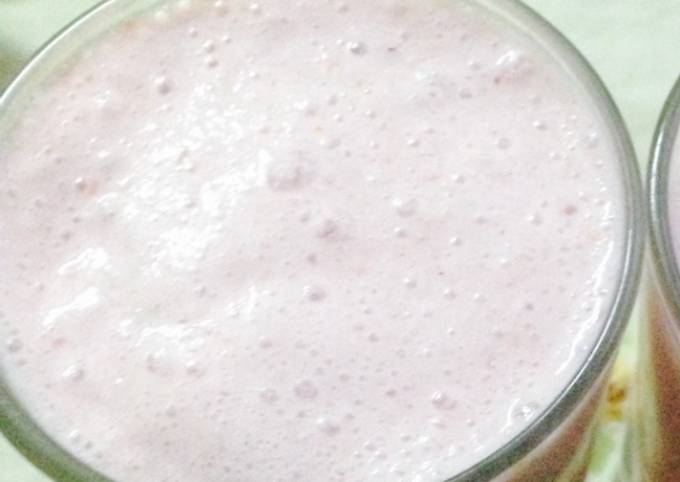 Strawberry milk shake