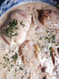 Paupiettes de poulet à la crème et aux champignons