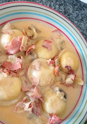 Una foto de Sorrentinos de Ricota y queso con salsa fácil