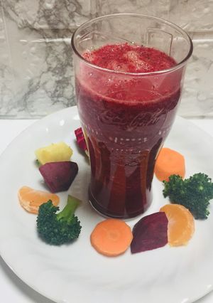 Una foto de Extracto de Frutas con vegetales full Vitaminas !🍍🍊🥕🌺