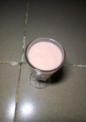 A picture of Water melon milk smoothies.