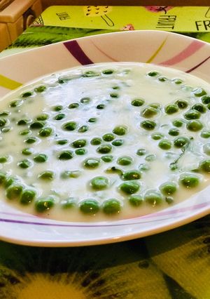 Zsenge zöldborsófőzelék lestyánnal recept fotója
