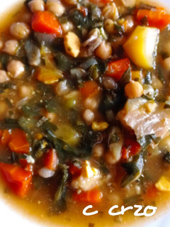 Una foto de Garbanzos, bacalao y patata