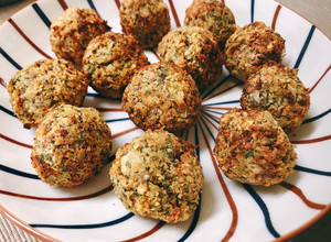 健康版氣炸中東蔬菜球/鷹嘴豆泥球Falafel🧆（蛋奶素可） 的食譜成品照片