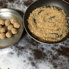 A picture of Healthy oats ladoo.
