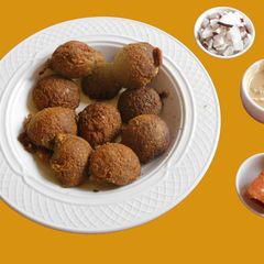 A picture of Unni Appam aka Ghee Appam.