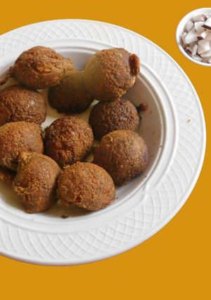 A picture of Unni Appam aka Ghee Appam.