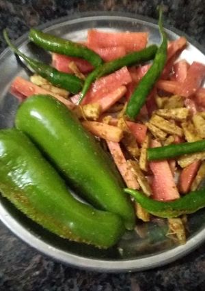 A picture of Mix pickle.