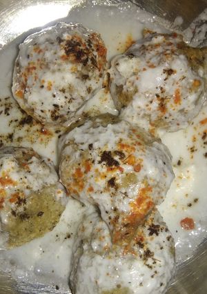 दही बडे(dahi wade recipe in hindi) रेसिपी मुख्य फोटो
