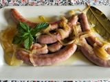 Salchichas frescas al vino blanco