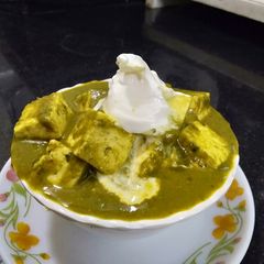 A picture of Palak paneer.