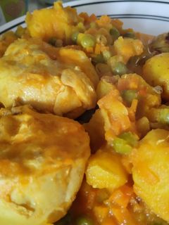 Una foto de Estofado🥘🥫🍅 ó sudado de pollo🍲🍛🍗