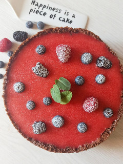 Foto di Basket cheesecake al cacao con ripieno ai frutti di bosco e copertura con gelée di fragola 🍓