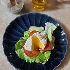 Oeuf poché sur son lit de laitue et tomate-レシピのメイン写真