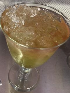 Una foto de Mojito de vino rosado (Mojirose)