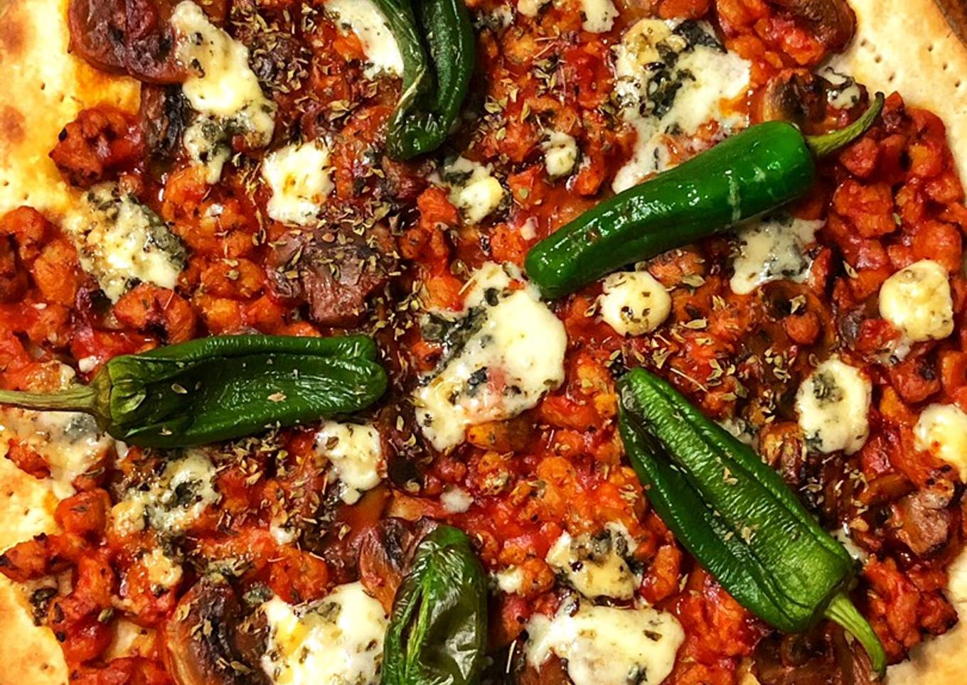 Pizza de masa quebrada con soja texturizada y champiñones 🍄