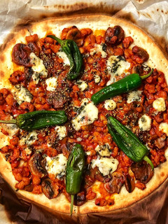 Una foto de Pizza de masa quebrada con soja texturizada y champiñones 🍄