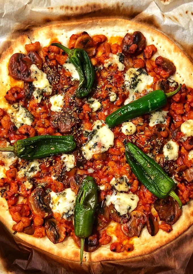 Una foto de Pizza de masa quebrada con soja texturizada y champiñones 🍄