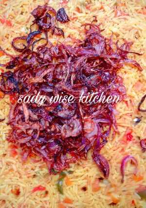 A picture of Fried Rice With Fried Onion.