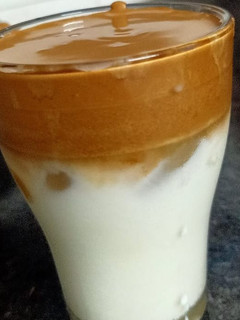દલગોના કોફી(Dalgona coffee) રેસીપી મુખ્ય ફોટો