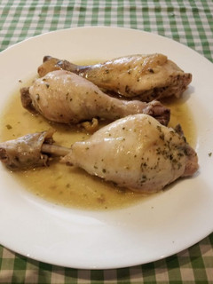 Una foto de Muslitos de pollo al horno