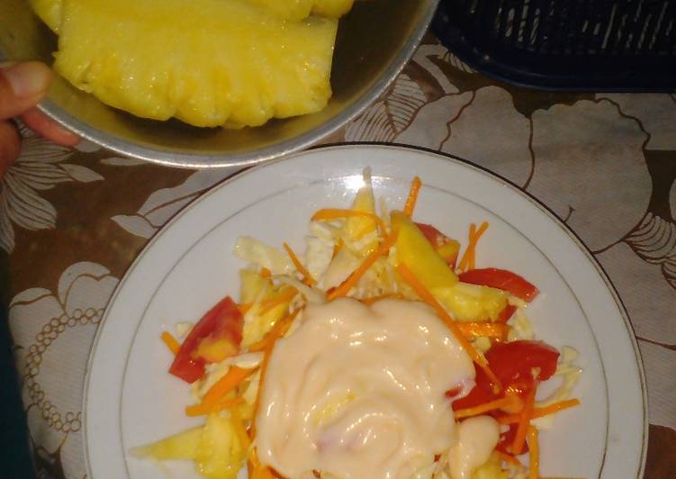 Langkah Mudah untuk Membuat Salad nanas kebun, Lezat