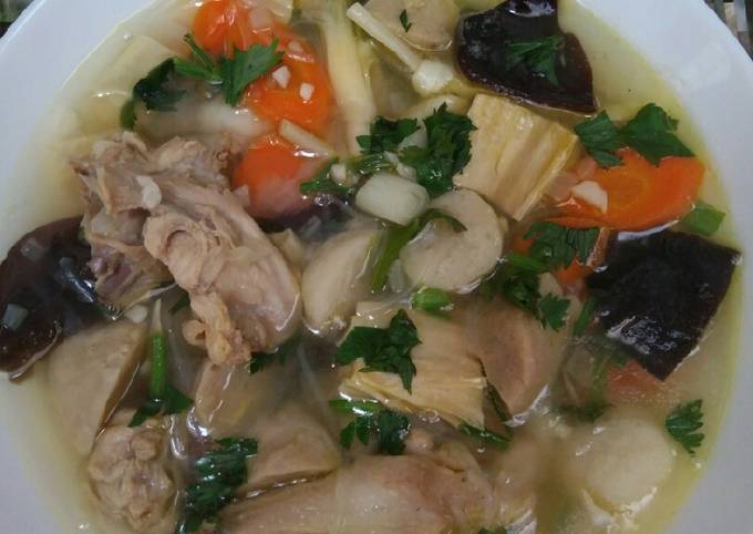 Sup Kimlo Ayam Kampung Jamur Kuping