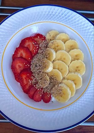 Una foto de Bowl de fruta y yogur