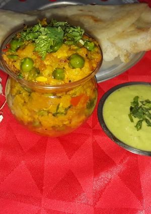 લસણીયુ બટાકા નુ શાક (Lasanyu Bataka Shak Recipe In Gujarati) રેસીપી મુખ્ય ફોટો