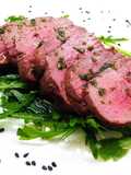 Tagliata di fassona con olio al rosmarino e rucola
