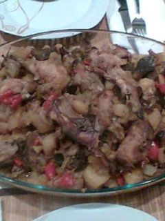 Una foto de Cocido de conejo y pollo al horno