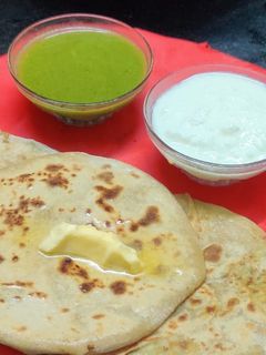 ચીઝ પનીર બટર પરાઠા (Cheese Paneer Butter Paratha Recipe In Gujarati) રેસીપી મુખ્ય ફોટો
