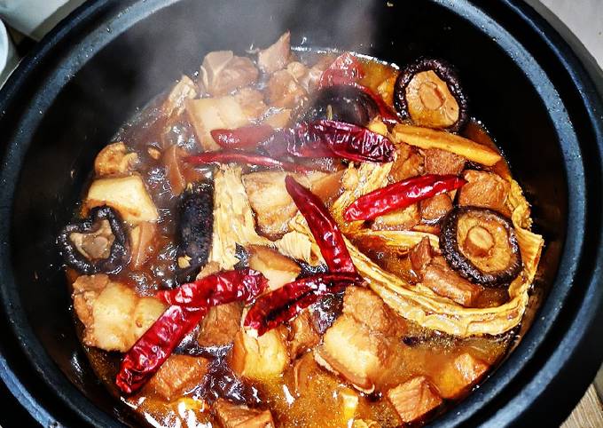 Braised Pork Belly with dried mushrooms and dried tofu skin