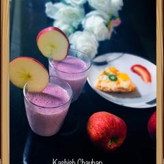 A picture of 🍎 Raspberry Apple Smoothie with Bananas 🍌.