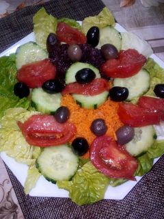 صورة لوصفة سلطة خفيفة ظريفة 🍅💚