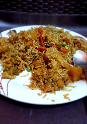 हैदराबादी दम बिरयानी (hyderabadi dum biryani reicpe in Hindi) रेसिपी मुख्य फोटो
