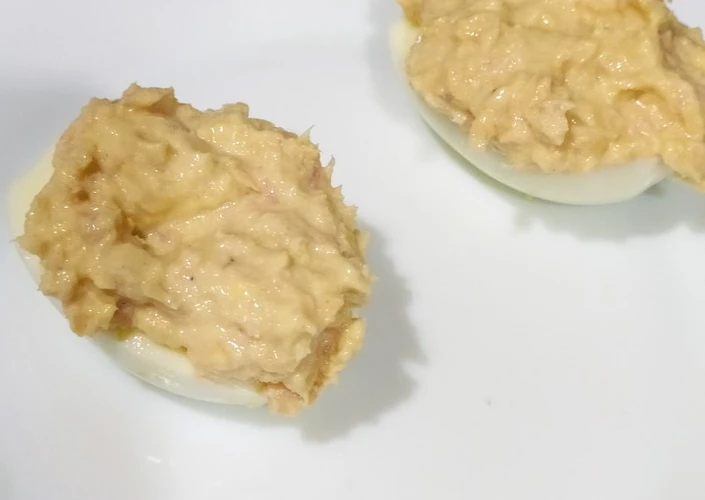 Cómo Preparar  Huevo relleno de atún y mayonesa