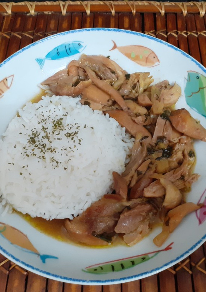 Una foto de Pollo marinado con cilantro y jengibre