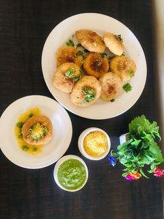 મગ દાળ ની કચોરી (Moong Dal Kachori Recipe In Gujarati) રેસીપી મુખ્ય ફોટો
