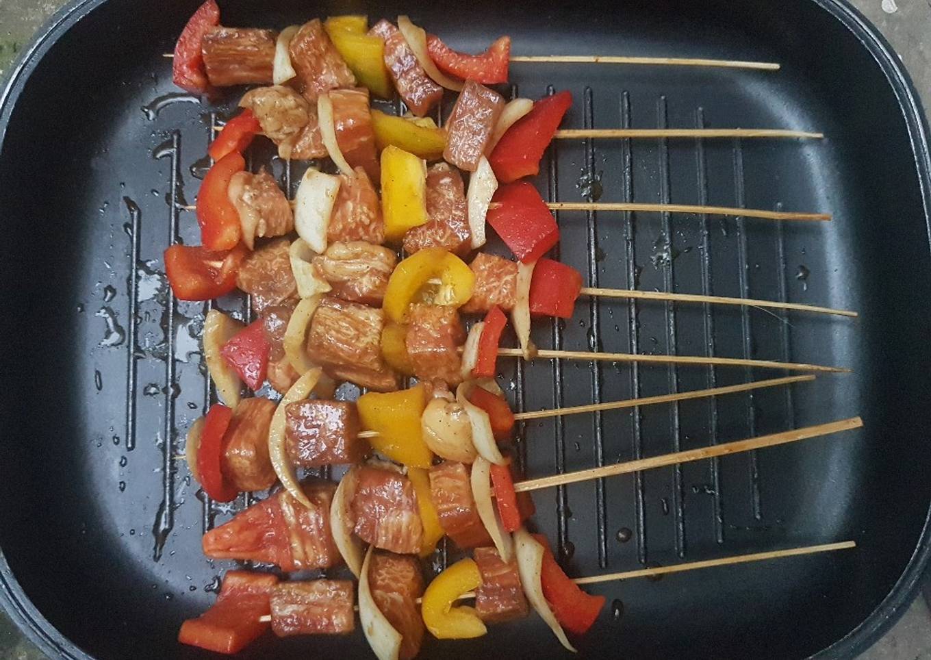 Sate Saikoro Wagyu (shaslik simpel dengan marinasi tradisional)