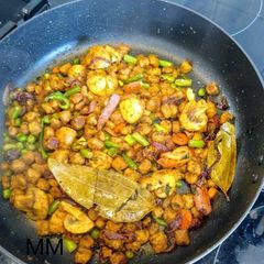 A picture of Stir fried Mushrooms and vegetables.
