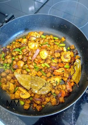 A picture of Stir fried Mushrooms and vegetables.