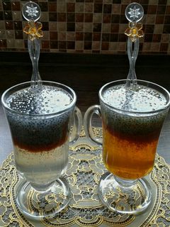 عکسی از دستور شربت دورنگ تخم شربتی و خاکشیر