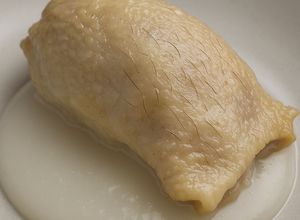Foto principal de Piel de Pollo Gelatinosa con Salsa Blanca Espesa de Maicena / RICA EN COLÁGENO!!