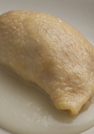 Una foto de Piel de Pollo Gelatinosa con Salsa Blanca Espesa de Maicena / RICA EN COLÁGENO!!