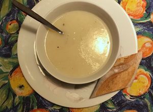 Una foto de Sopa de coliflor a la alcaravea
